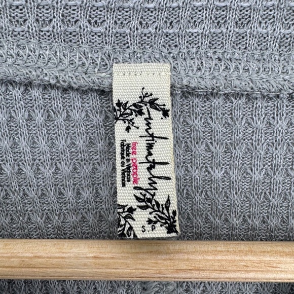 NWOT Free People One Of The Girls Henley in Heather Grey Size Small - Picture 7 of 12